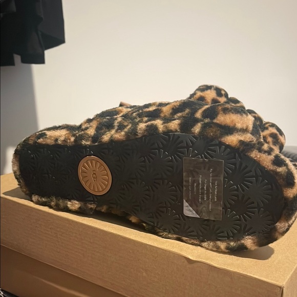 UGG Leopard Print Fluffy Slippers - Picture 6 of 7